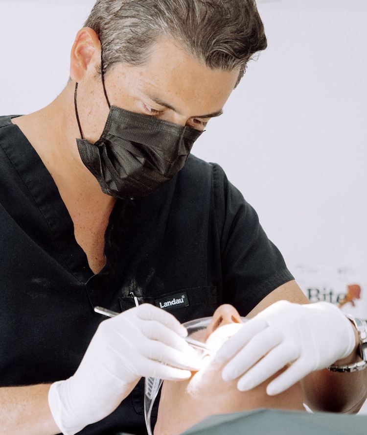 Freer Dental - 3 on 6 zirconium dental treatment